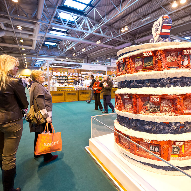 Belling Tweeting Cake