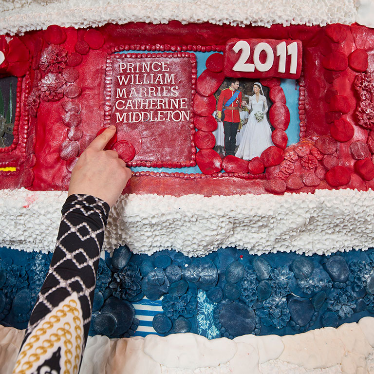 Belling Tweeting Cake