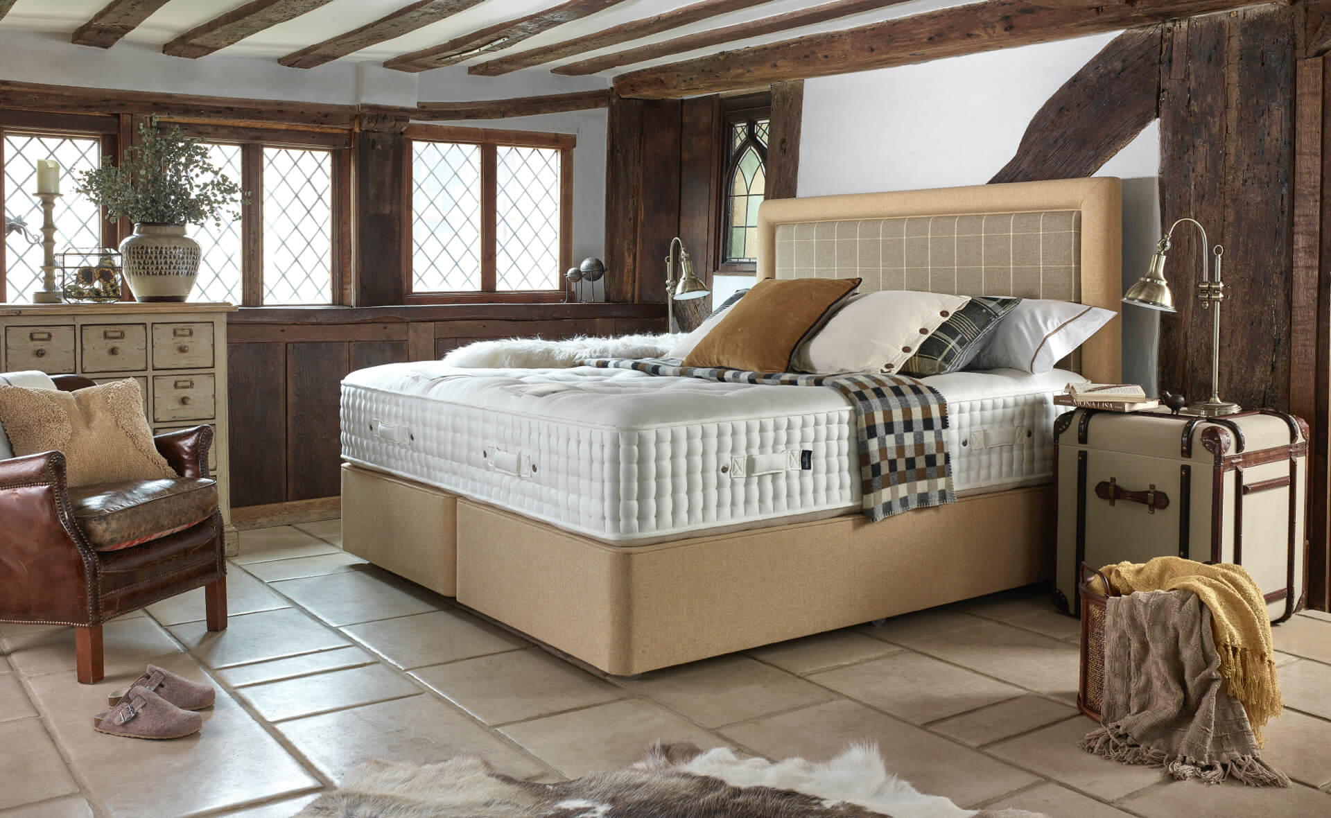 Harrison Spinks Bed Roomset